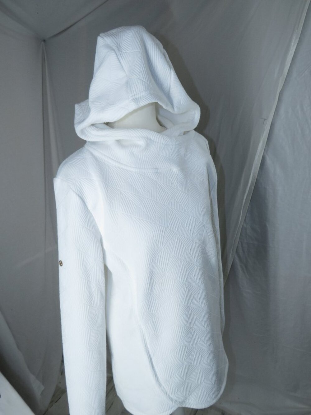 TPC Sawgrass Levelwear Verve White Textured Quilted Hoodie – Golf Resort Perform